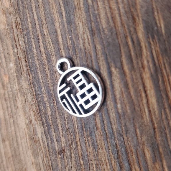 P115 happiness symbol charm - Picture 1 of 2